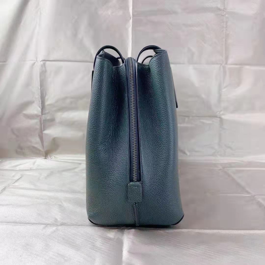 Coach 78220 Charlie 40 Handbag leather In GMN1A Coach 78220 Charlie 40 Handbag leather In GMN1A